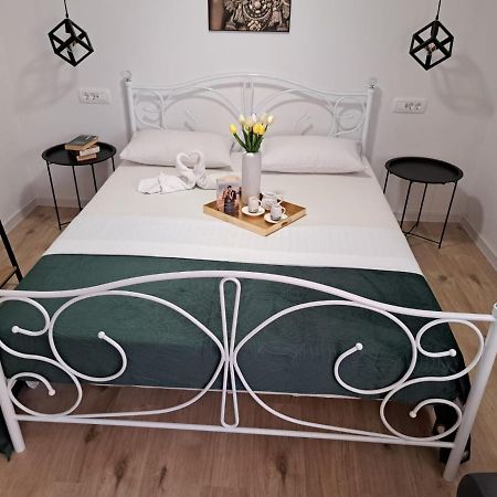 Appartement Studio Apartman Maris à Zadar Extérieur photo