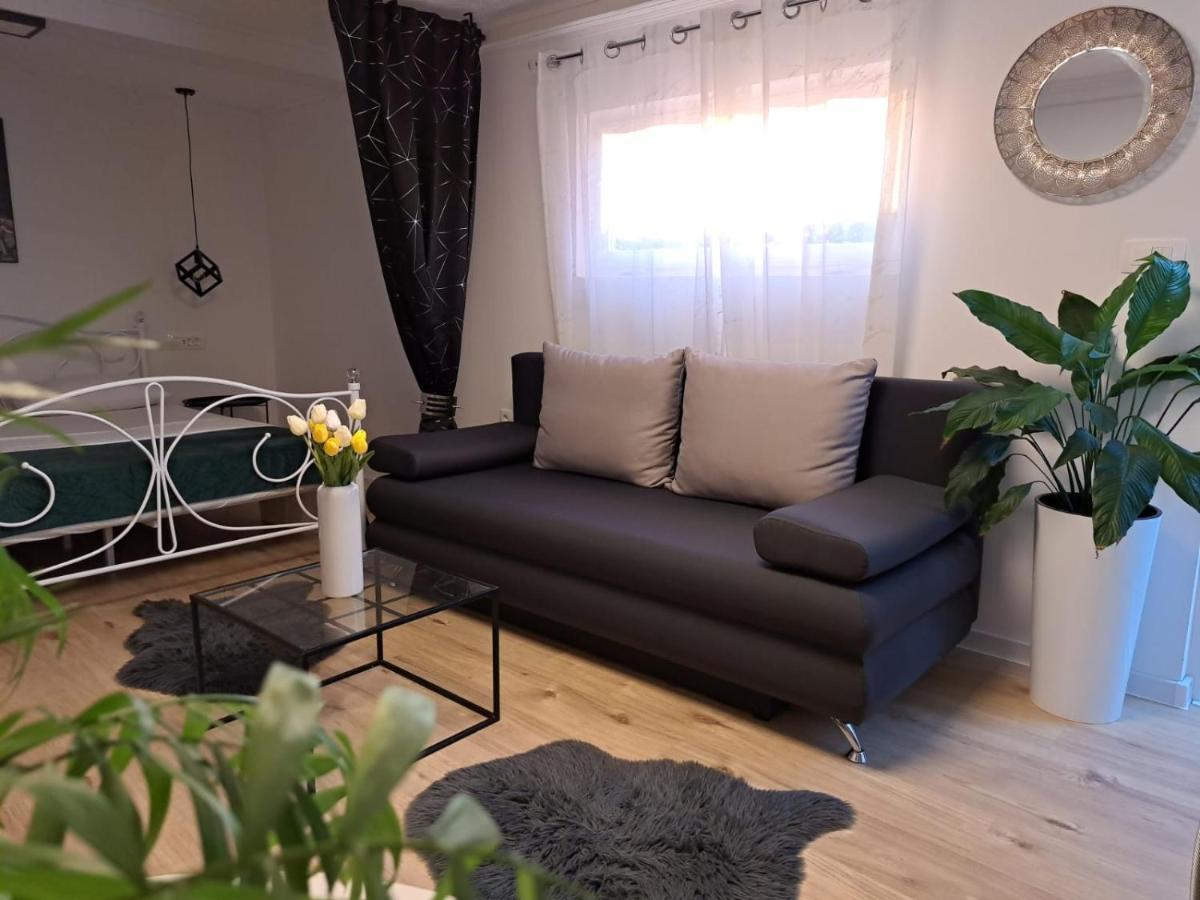 Appartement Studio Apartman Maris à Zadar Extérieur photo