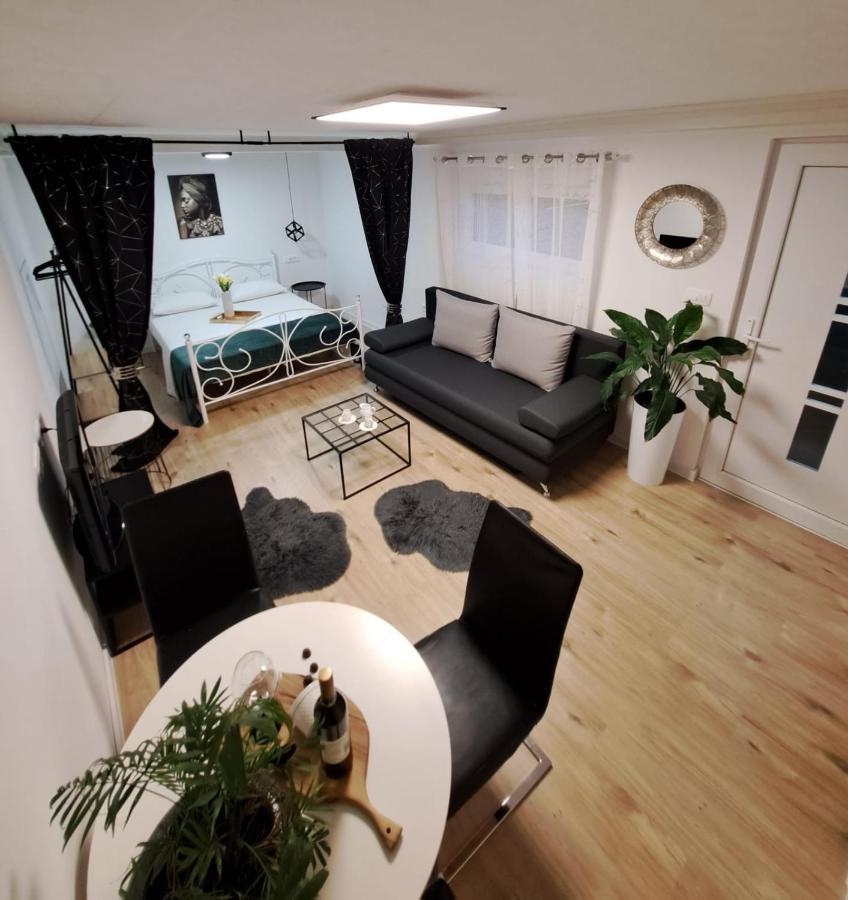 Appartement Studio Apartman Maris à Zadar Extérieur photo