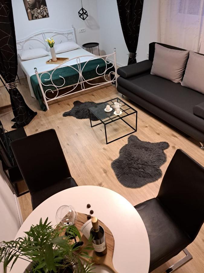 Appartement Studio Apartman Maris à Zadar Extérieur photo