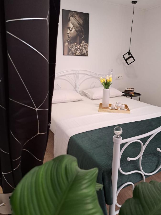 Appartement Studio Apartman Maris à Zadar Extérieur photo